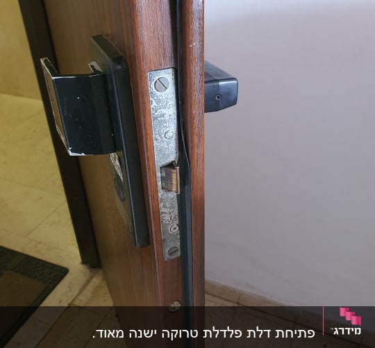 מנעול דלת מתכת עם בריח פתוח